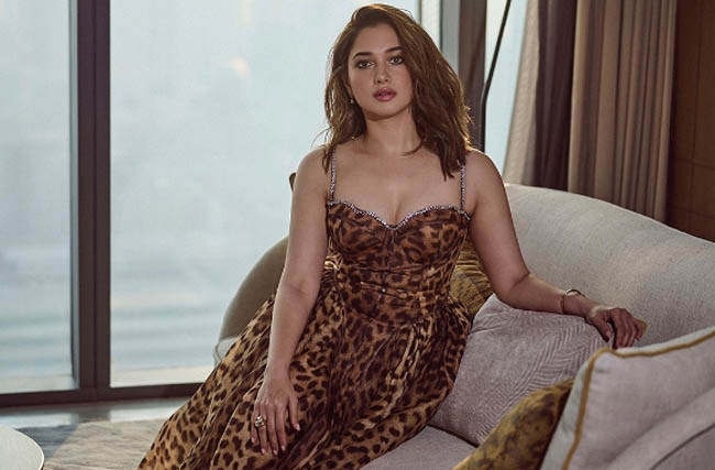Tamannaah Bhatia Photos: Seeing the photos, your heart will be filled with joy, Tamannaah Bhatia looked beautiful in a tiger print dress