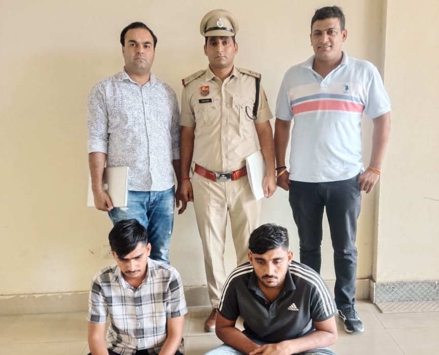 शेयर मार्केट में निवेश के नाम पर 47,75,000/-रू की ठगी के मामले में 3 आरोपी गिरफ्तार