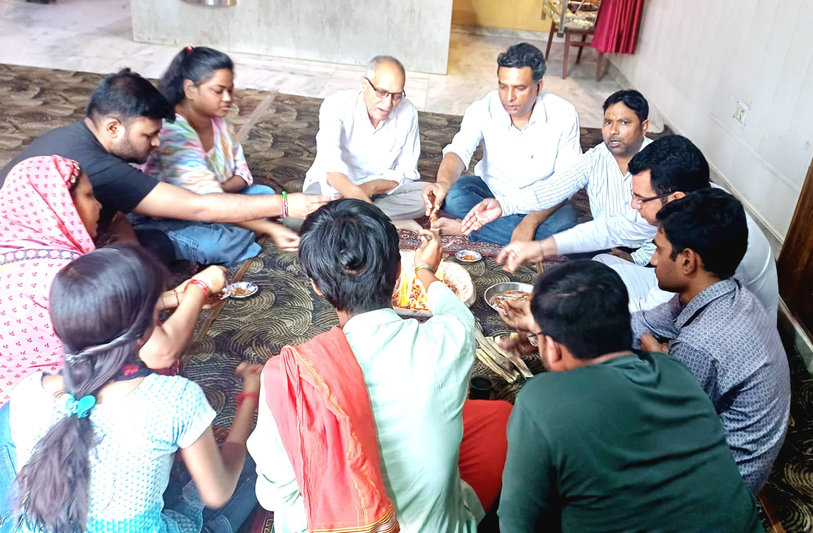 दिवंगतों की आत्मा की शांति के लिए हवन
