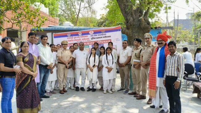 Marwari Yuva Manch Faridabad and Police Department together made the girl students aware about safety