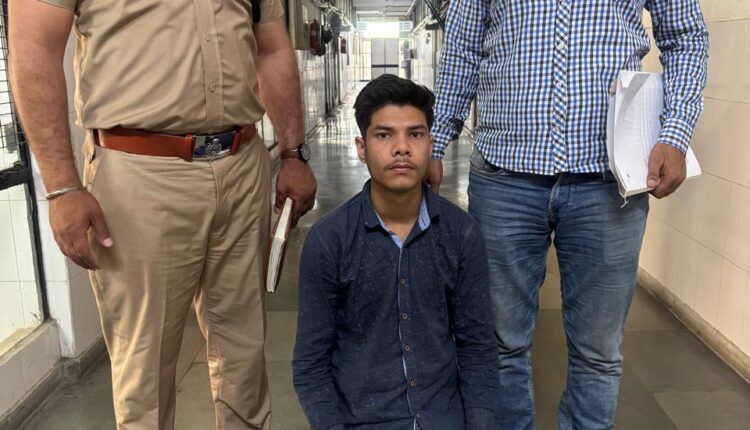 The team of Cyber ​​Thana Central arrested the accused in the case of making obscene photos of a woman and demanding money