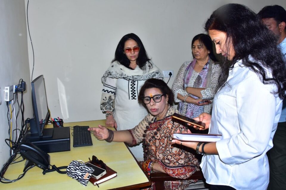 किसी भी शिकायत को अधिकतम 4 महीने से ऊपर पेंडिंग ना रखे : रेणु भाटिया