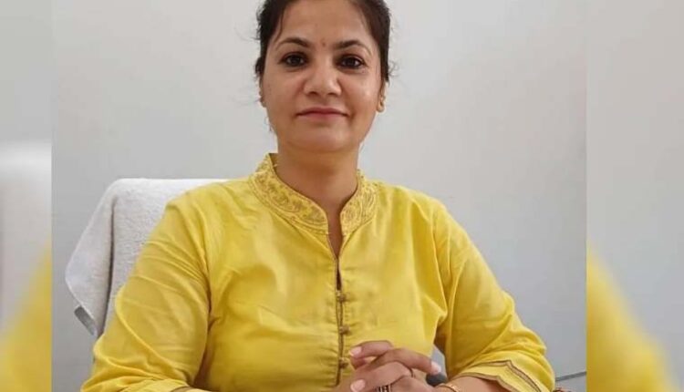 Officer became an angel for a 20-year-old orphan girl, her mother left her and ran away, her grandmother sold her for Rs 5 lakh