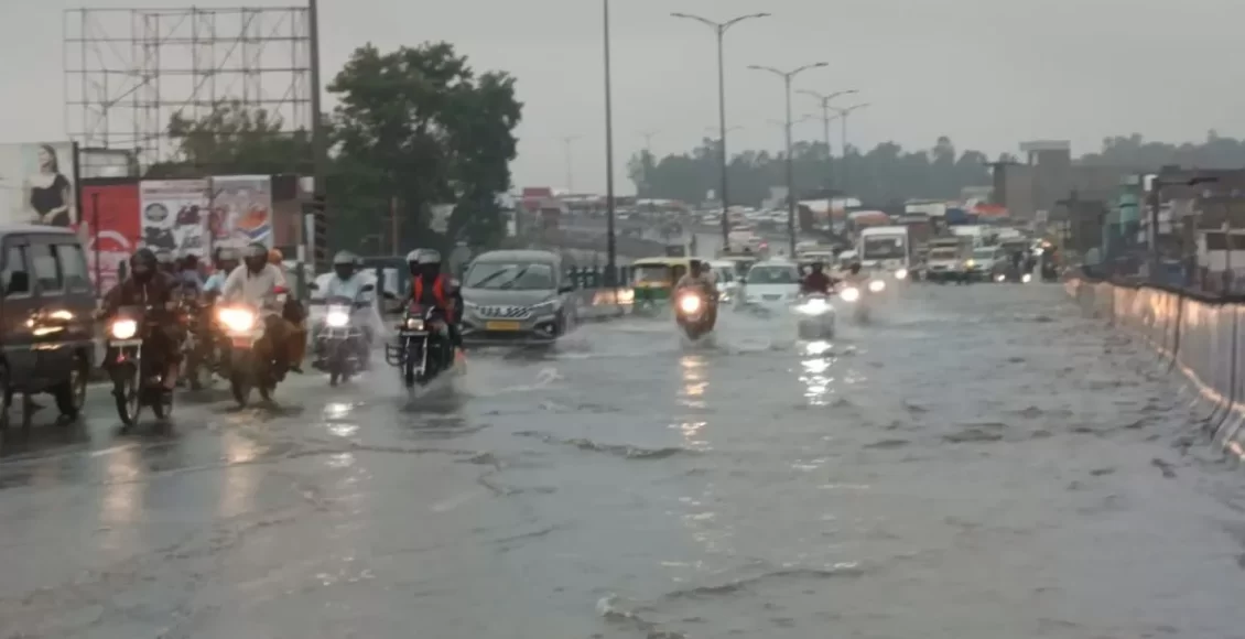 Also watch this video: MPs' houses flooded, heavy rains in Delhi-NCR, roads as well as air flights affected