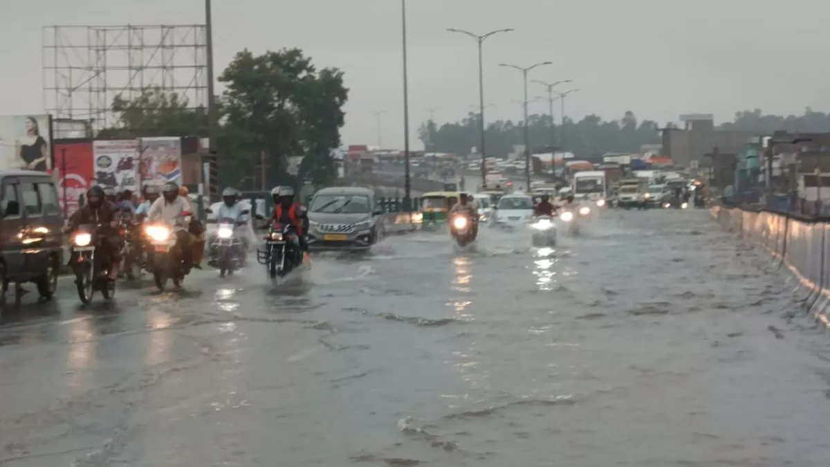 Also watch this video: MPs' houses flooded, heavy rains in Delhi-NCR, roads as well as air flights affected