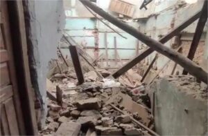 A four-story building wall collapsed, trapping 5 laborers under the debris; several others were injured.A major accident occurred in Faridabad.