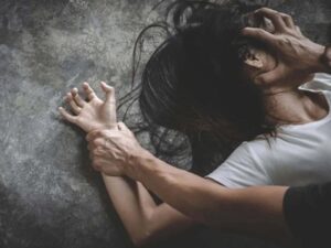 The minor girl kept screaming, but the criminals did not show any mercy and tied her legs and raped her in the field.