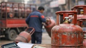 LPG Crisis: Here is How to File a Complaint—Immediate Strict Action Will Be Taken. Is the Delivery Agent Demanding Extra Money?