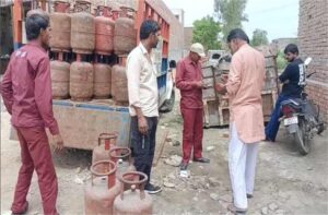 Here in Haryana, gas cylinders are available without any shortage; while the rest of the country is in chaos, here there are no queues and no waiting.