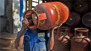 Learn this important information today: do not be careless when accepting an LPG cylinder delivery; a minor oversight could lead to a major accident.