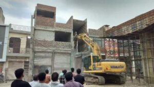 10 illegal structures demolished; PWD's bulldozer rolls on Mohana elevated road in Faridabad.