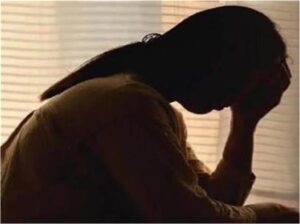 Husband turns into a monster: locks wife in a room and forces her to engage in sexual acts with his friends multiple times; case registered.